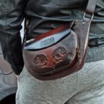 Сумка Слінг SKULLS-6-Найяскравіші та найстильніші зразки виробів зі шкіри